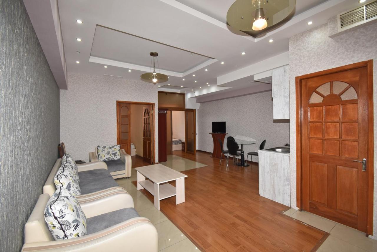 Armenak Apartment No 8, Abovyan Street Erivan Dış mekan fotoğraf